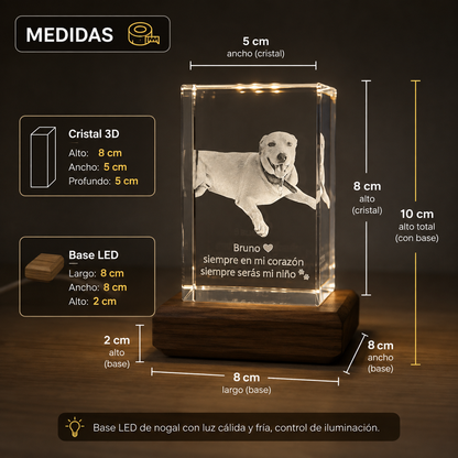 Medidas del cubo de cristal 3D Clásico: cristal de 5 × 5 × 8 cm sobre base de nogal de 8 × 8 × 2 cm (10 cm de alto en total)